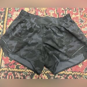 Hotty hot camo running short